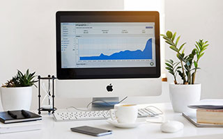 怎么配资买股票:专业的正规实盘配资网站-2.3万亿！时隔十年 A股两融余额创历史新高